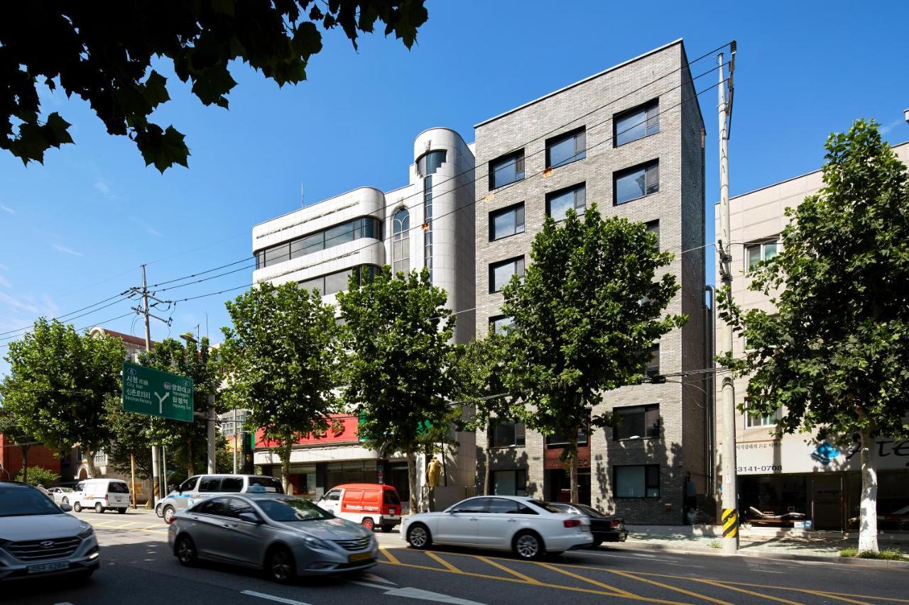 Hostel Cleo Seoul Hongdae Exterior photo
