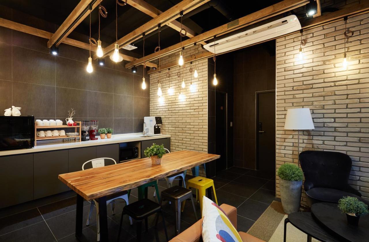 Hostel Cleo Seoul Hongdae Exterior photo